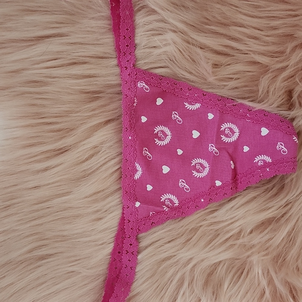 Brand New PINK Victoria's Secret Signature LOGO V-STRING PANTY-M